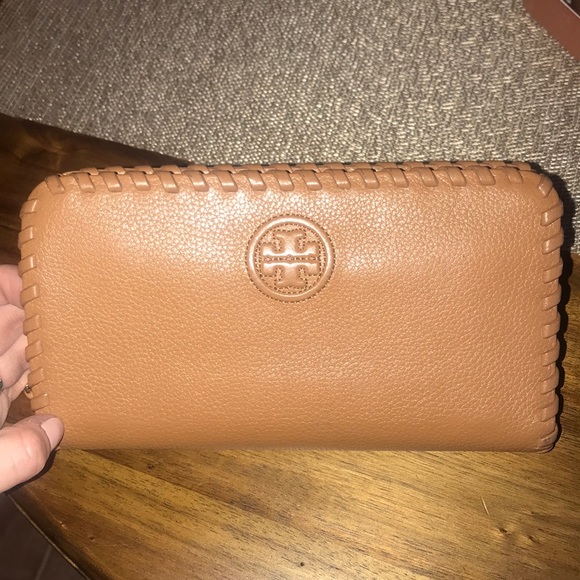 Tory Burch Handbags - Tory Burch Wallet Tory Burch Handbags - Tory Burch Wallet